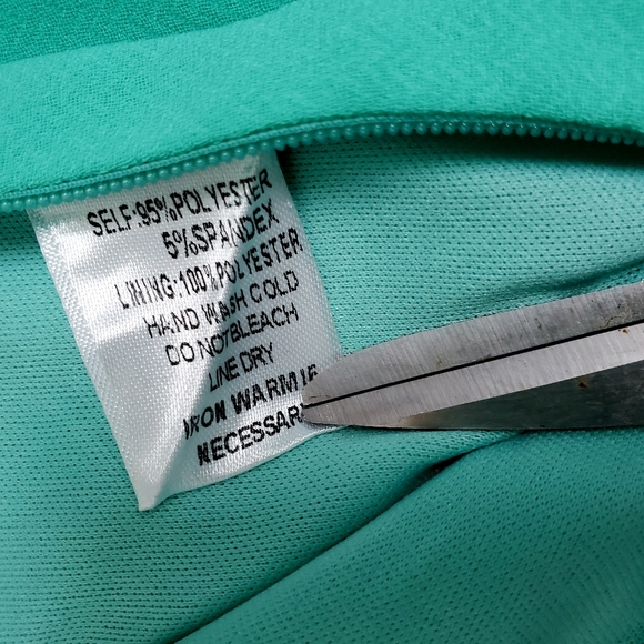 NWT  women's scalloped hem turquoise color  Mittoshop size Large - Picture 5 of 8